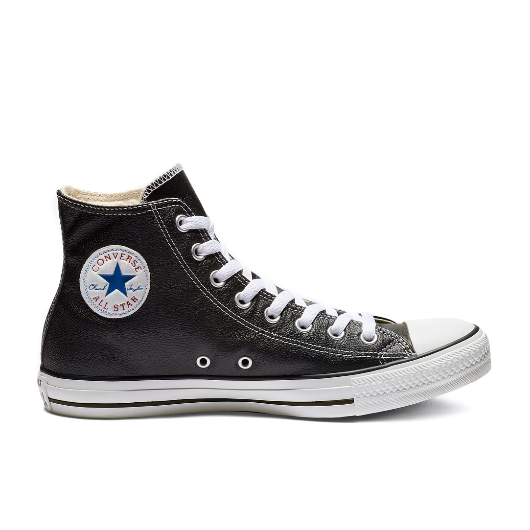 Converse in store